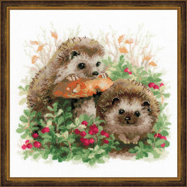 Hedgehogs in Lingonberries - Riolis Cross Stitch Kit